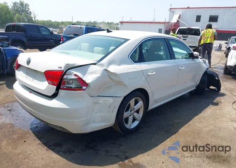 2013 Volkswagen Passat Se z USA, uszkodzony, nr VIN 1VWBH7A35DC032589